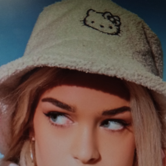 HELLO KITTY BUCKET HAT (NWT) - Picture 4 of 6